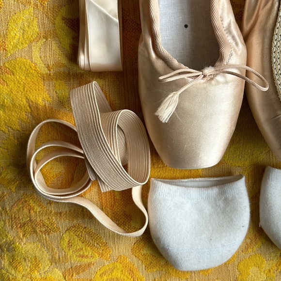 Grishko New Pink Pointe Ballet Shoes - Picture 2 of 16